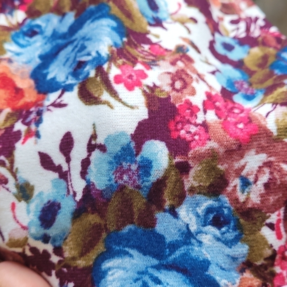 Resort to Style Wine Floral Tunic with POCKETS M - Picture 2 of 7